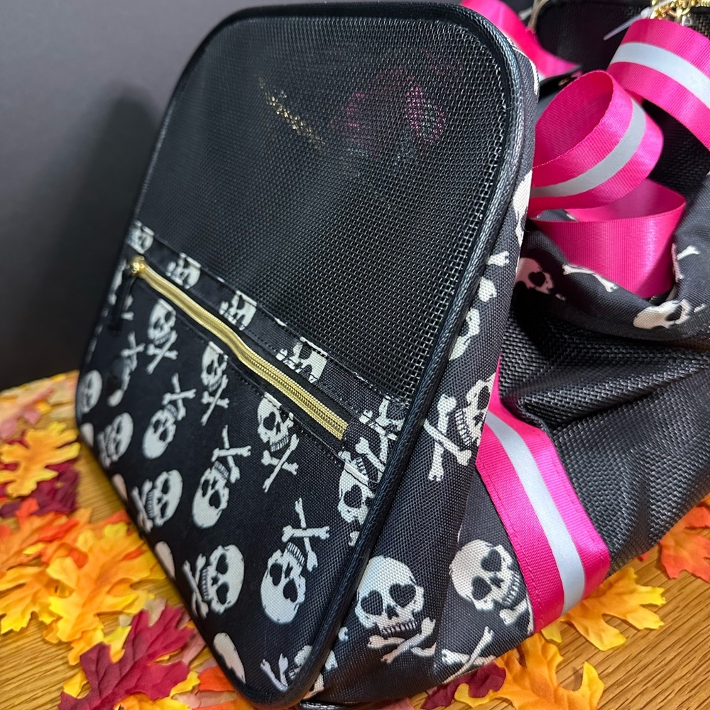 Betsey Johnson Pet Carrier in Black and Pink with skull and crossbones - Picture 13 of 14